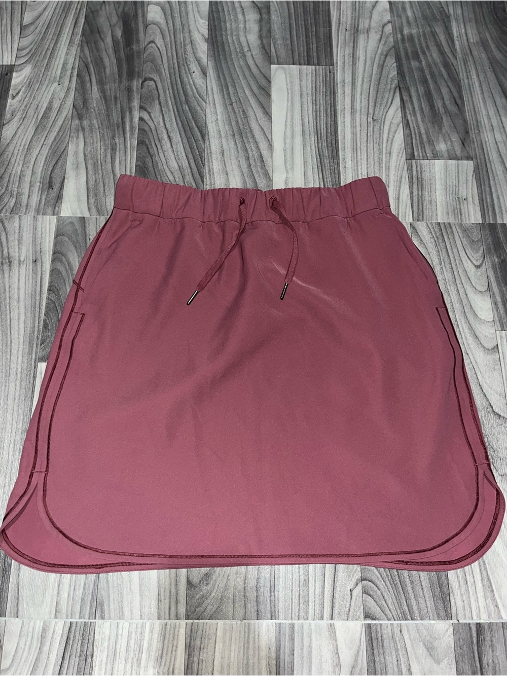 Lululemon On The Fly Skirt Womens 10 Misty Merlot Travel Woven Quick Dry